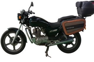 Honda CB 250 con maletas y baúl
