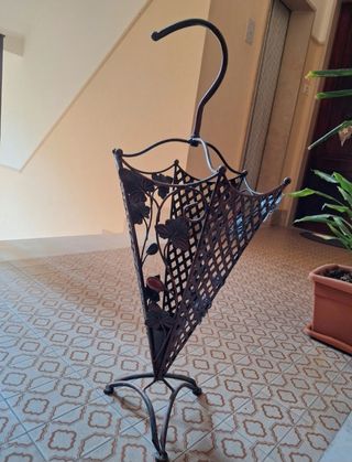 Portaombrelli in ferro battuto decorato