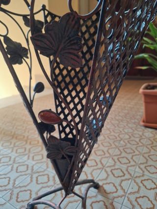 Portaombrelli in ferro battuto decorato