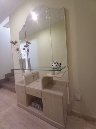 Mueble recibidor con espejo