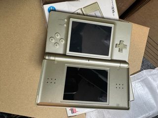 Nintendo DS Lite Zelda

Phantom Hourglass