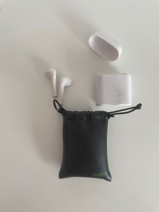 Auriculares inalámbricos blancos (sin marca)