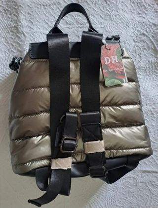 Mochila Dulceida dorada y negra.