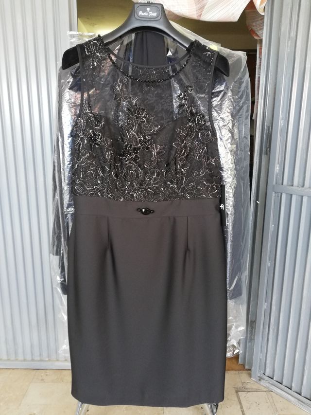 Abito elegante nero con stola