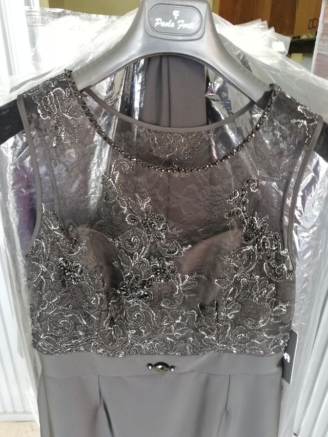 Abito elegante nero con stola