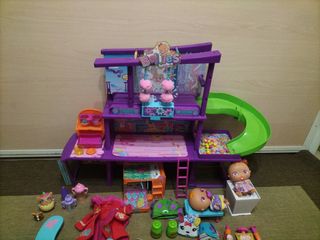 Casa Bellies con muñecos y accesorios
