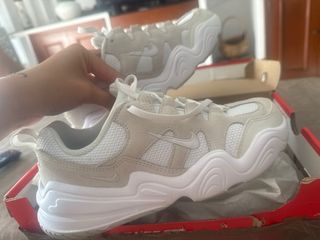 Nike Tech Hera Beige/Blanco