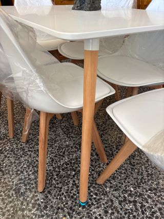 Mesa Nórdica Blanca y Madera