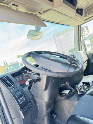 renault trucks  18.320wide 2015