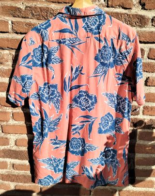 Camisa Levi's floral rosa y azul