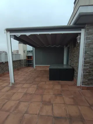 Pérgola 3x3m prácticamente nueva