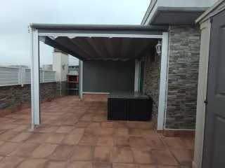 Pérgola 3x3m prácticamente nueva