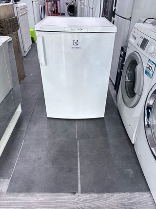 Congelador vertical 4 cajones altura 83x60