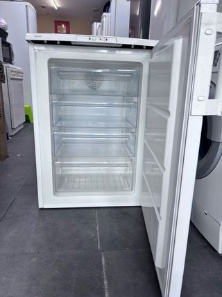 Congelador vertical 4 cajones altura 83x60