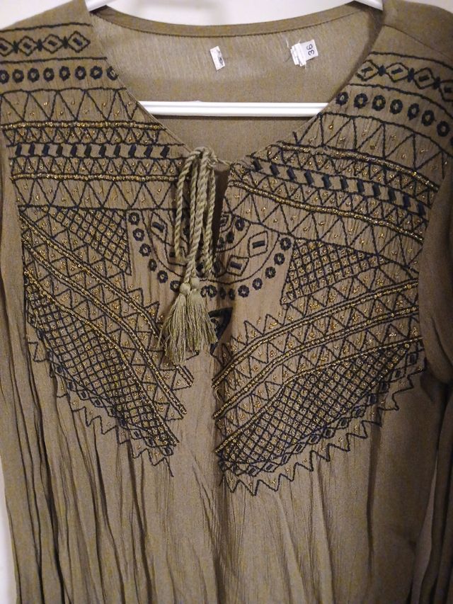 Camisa moderna bordada