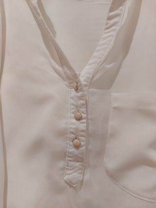 Blusa Menglu blanca botones dorados Talla M
