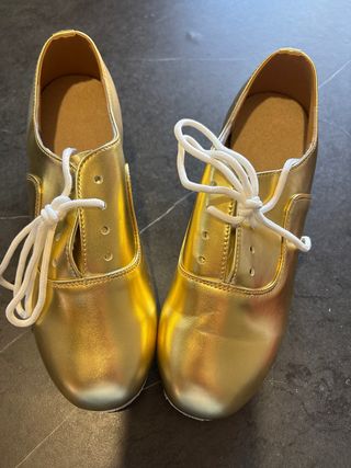 Zapatos de baile dorados