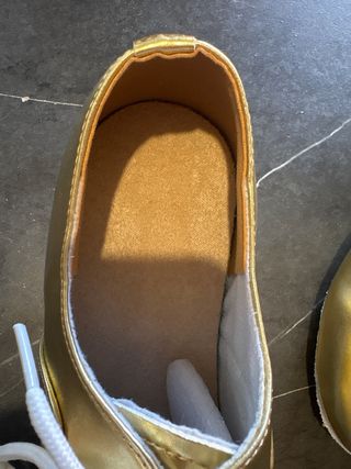 Zapatos de baile dorados