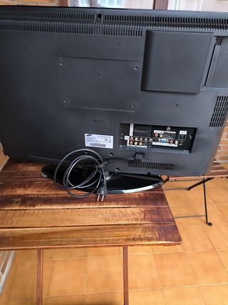 Televisor Samsung Negro y Plateado