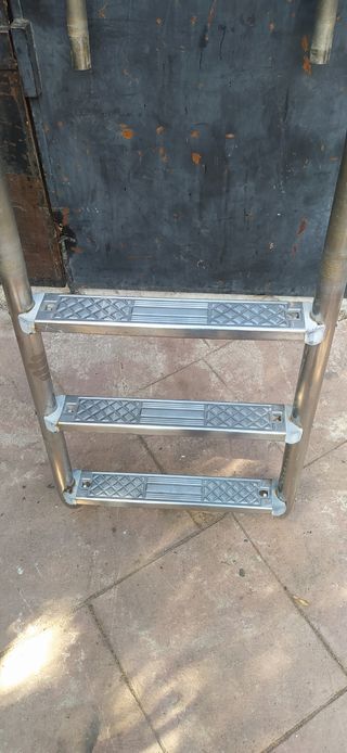 Escalera piscina..tres peldaños...acero inoxidable