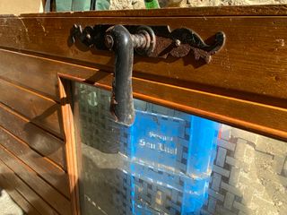 Puerta de madera con ventana