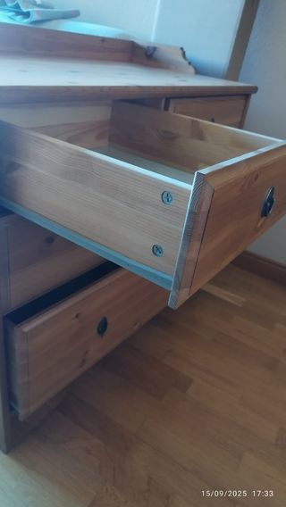 Aparador de madera de pino Ikea