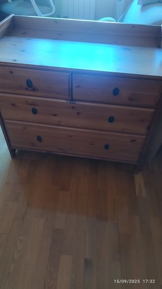Aparador de madera de pino Ikea