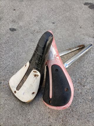 2 sillines de bicicleta