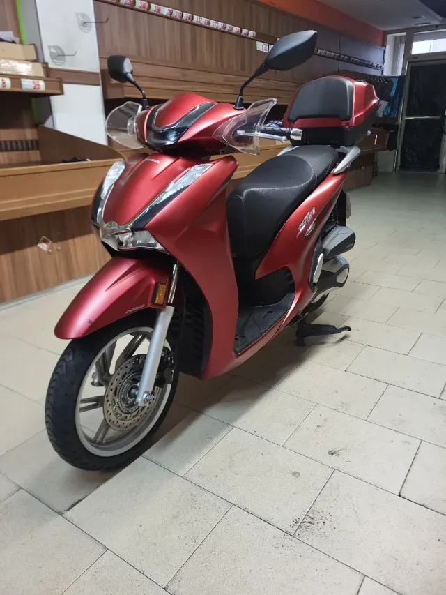 Honda SH350 Scoopy 2021 granate Mate