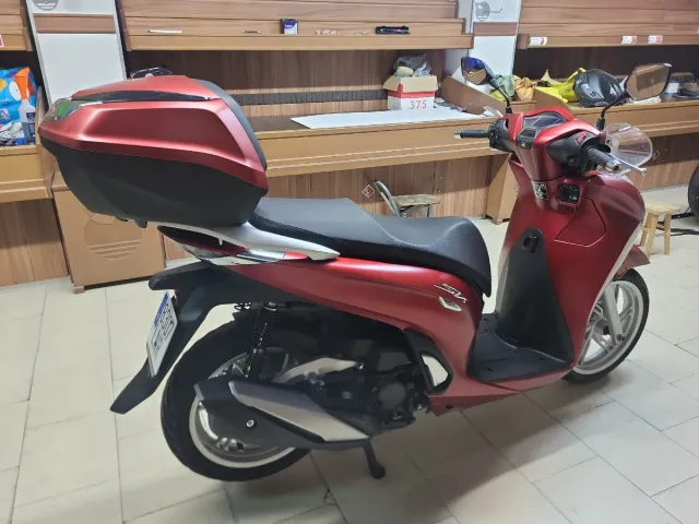 Honda SH350 Scoopy 2021 granate Mate