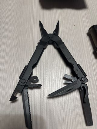 Set Gerber: Fondina, Multitool e Laser