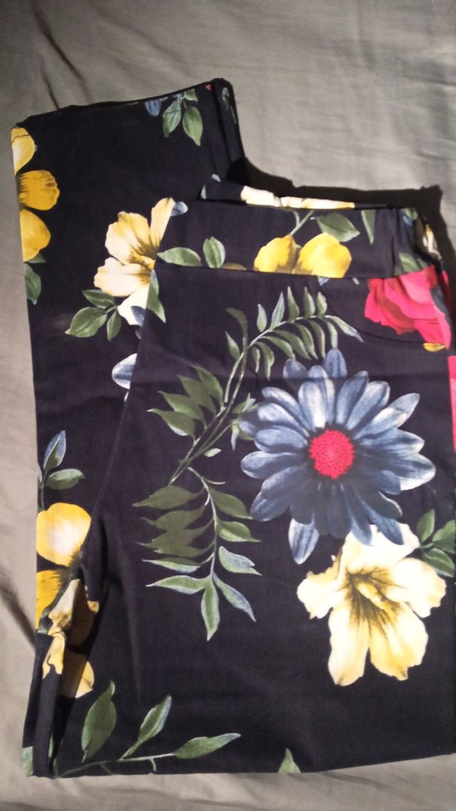 Calças elásticas com estampa floral