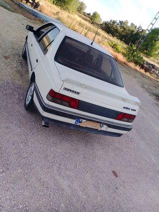 Peugeot 405 Blanco