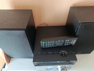 Equipo de música Sony casi nuevo