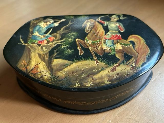 Scatola laccata russa dipinta a mano