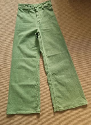 Pantalón verde Zara