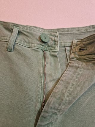 Pantalón verde Zara