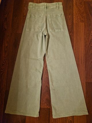 Pantalón verde Zara