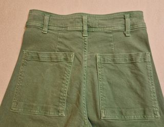 Pantalón verde Zara