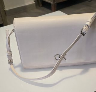Bolso Calvin Klein blanco y plateado