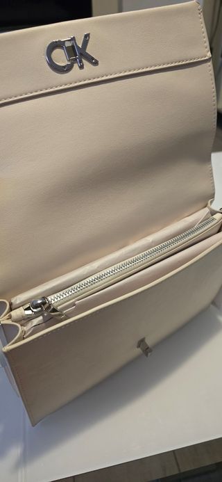 Bolso Calvin Klein blanco y plateado