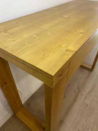 Mesa de madera maciza estilo rústico