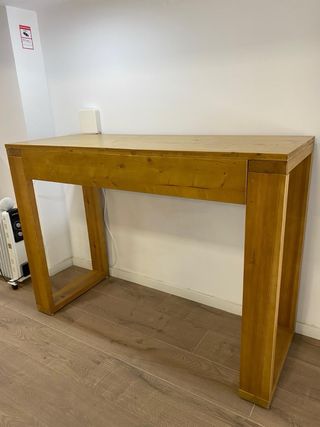 Mesa de madera maciza estilo rústico