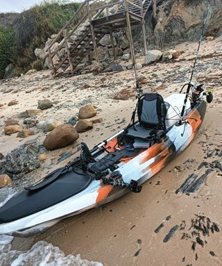 Kayak de pesca profesional + motor eléctrico.