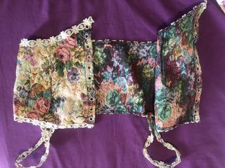 Corsé floral con encaje y tirantes