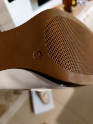 Scarpe Catwalk beige con catena oro