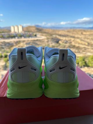 Nike Vomero 18 Verde/Blanco