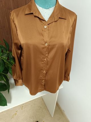 Camisa satinada marrón