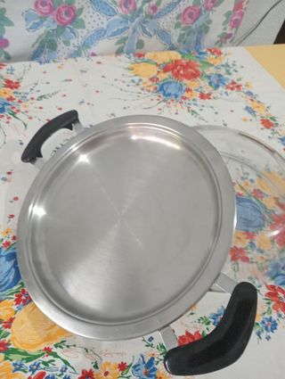 ,.PLANCHA AMC 28 CM DIÁM. ALTA 2,5 CM.