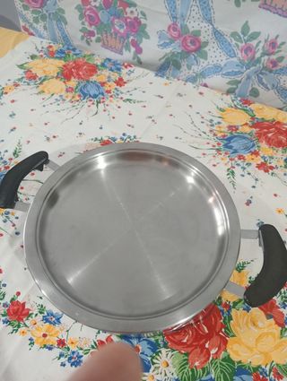 ,.PLANCHA AMC 28 CM DIÁM. ALTA 2,5 CM.